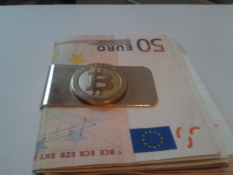  Money clip, woth some odd pieces of paper I found in my pocket. Bitcoin money clip with money. LicenseSome rights reserved by BTCrig